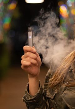 Cigarro eletrônico prejudica os dentes?