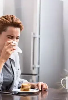 Por que espirro depois de comer?