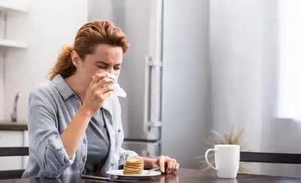 Por que espirro depois de comer?
