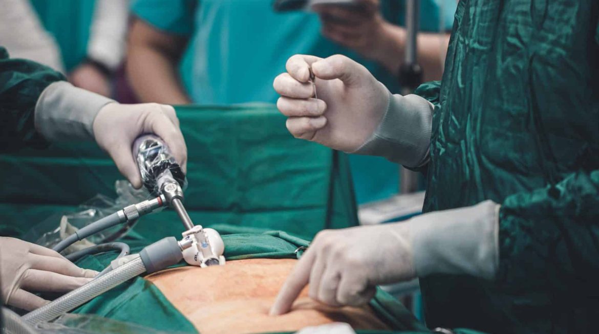 Como a cirurgia plástica pode melhorar a qualidade de vida após a cirurgia bariátrica?